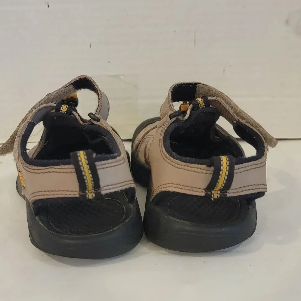 CHILDREN'S KEEN WATERPROOF SHOES (sz 1)